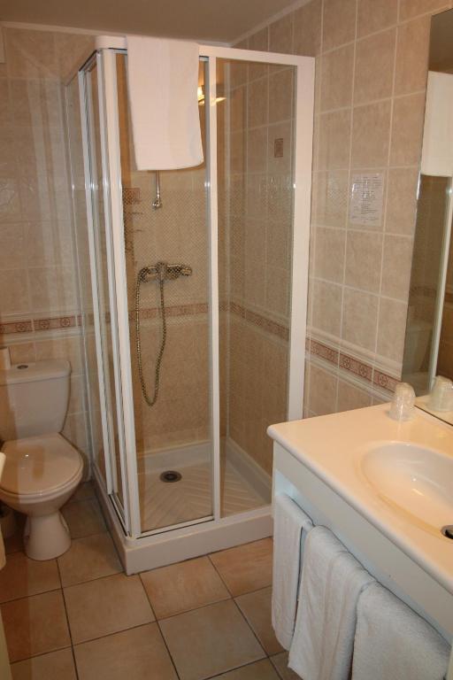 Hotel Les Tilleuls De Pareloup A Salles-Curan Luaran gambar