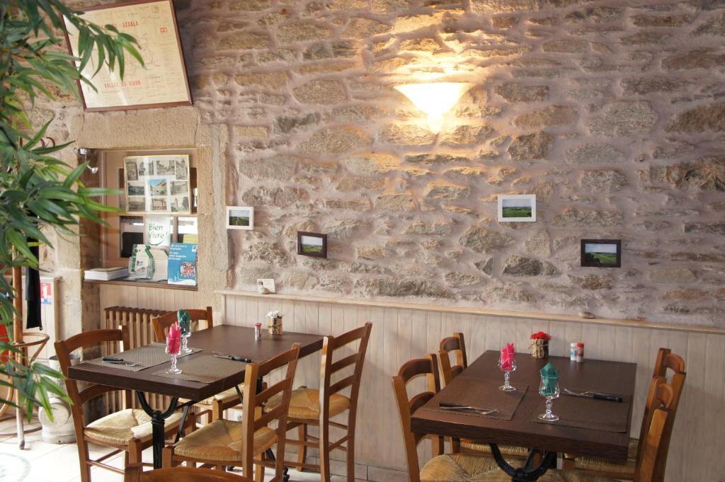 Hotel Les Tilleuls De Pareloup A Salles-Curan Luaran gambar