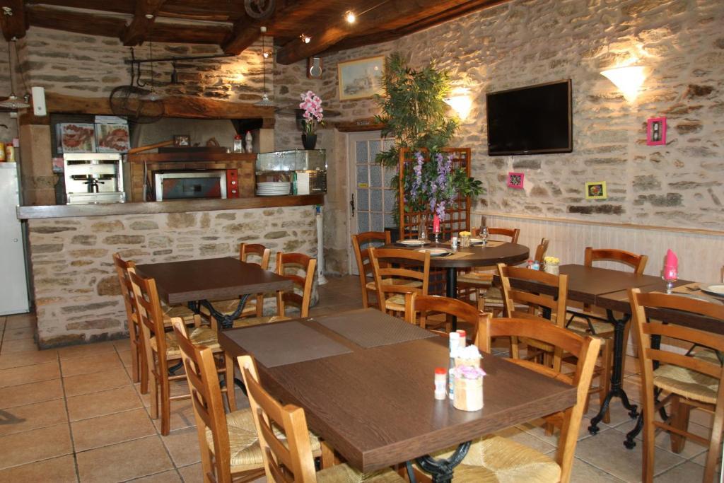Hotel Les Tilleuls De Pareloup A Salles-Curan Luaran gambar