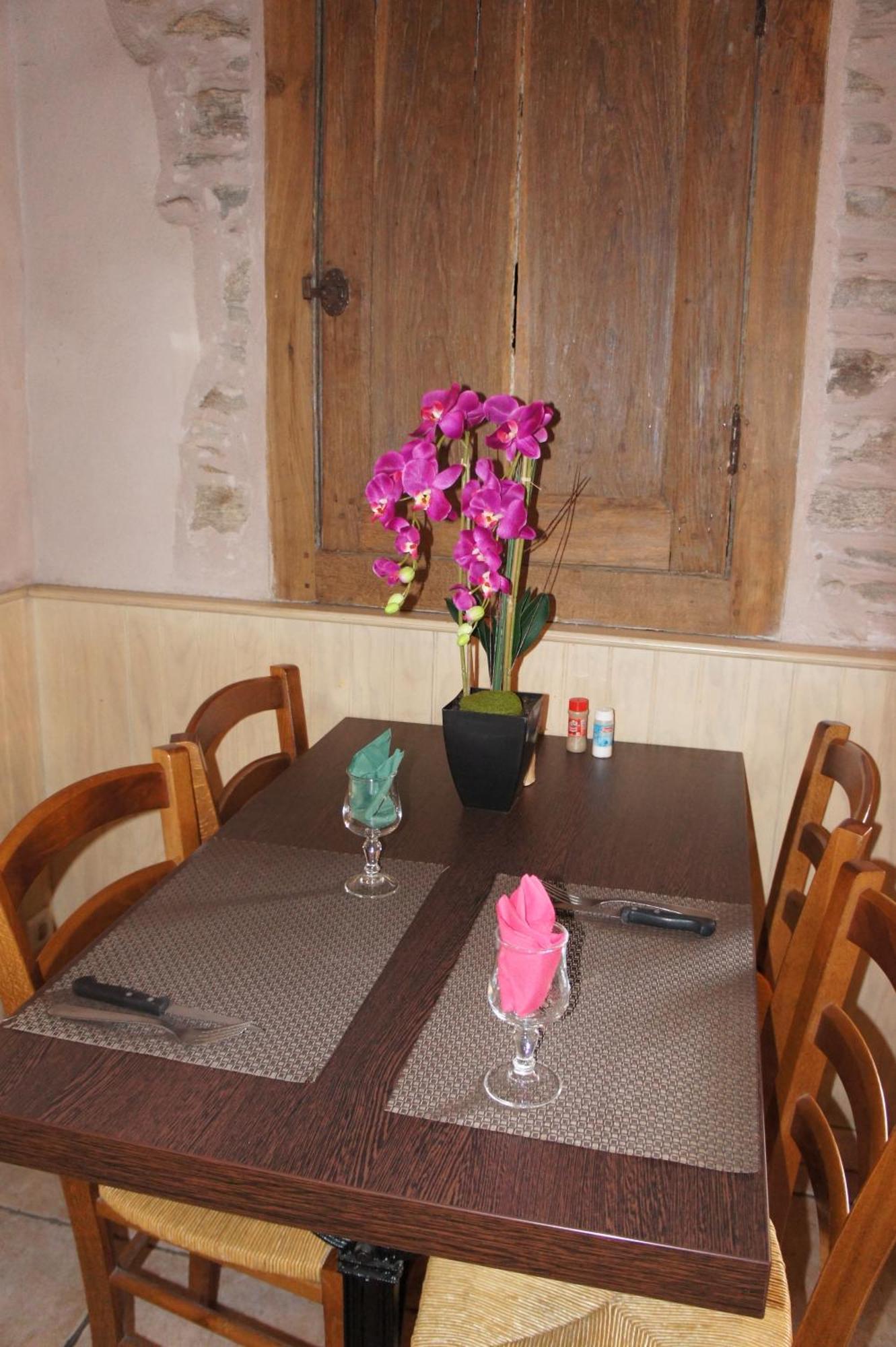 Hotel Les Tilleuls De Pareloup A Salles-Curan Luaran gambar